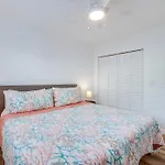Two-Unit Home On Ami, 40 Steps To Beach Entrance