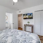 Two-Unit Home On Ami, 40 Steps To Beach Entrance