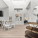 Isla Living, 3 Bed, Canal, Pool