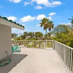 Points Hideaway - Beautiful Home Wstunning Sunsetwater Views On Bean Point Pool Bar Foosball