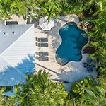 Sandy Pants - Designer Beach Chic Home Steps To Beach Backyard Oasis W Heated Pool