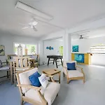 Decked Out - Stunning Home Huge Sunny Resort Style Heated Pool Walk To Pine Ave Beach