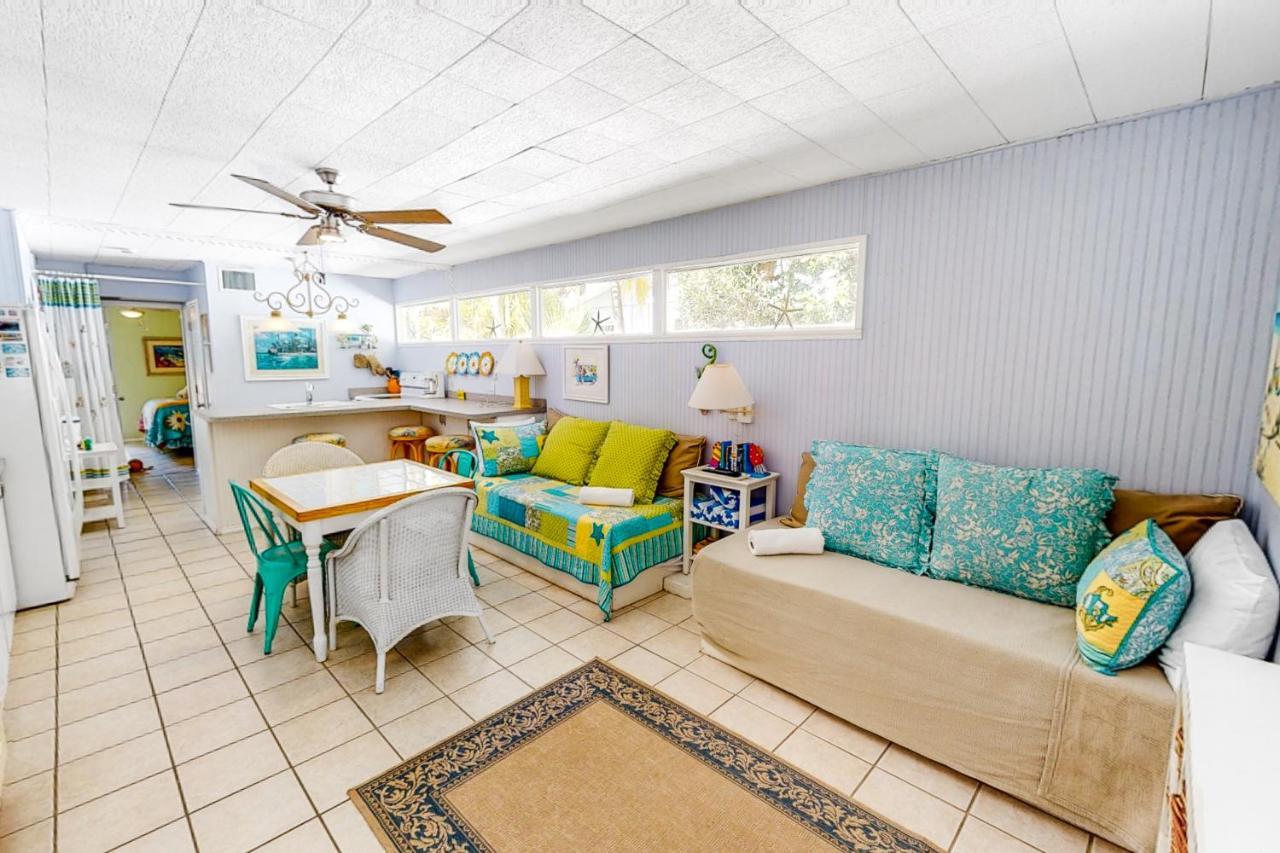 21 Palms On * Anna Maria