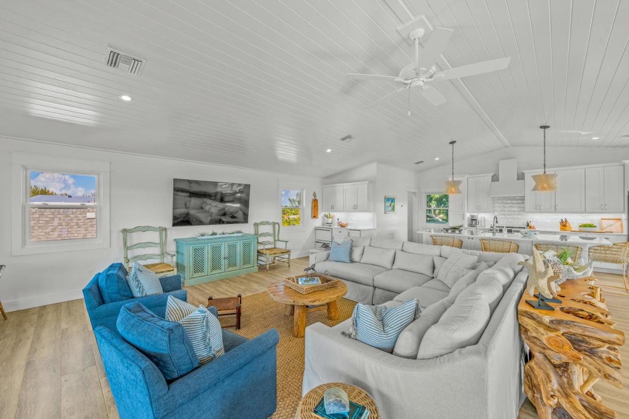 Three Little Birds - A Newly Completely Renovated Waterfront Luxury With Gulf Of Mexico Views Holiday home *