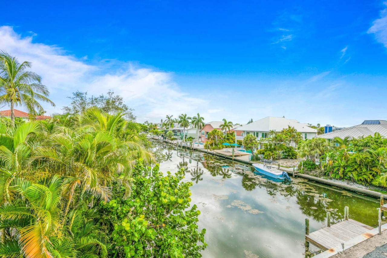 Holiday home Salty Pirate - New Luxury Canal Front Wwater View Poolspa Bikes Kayaks Toys *