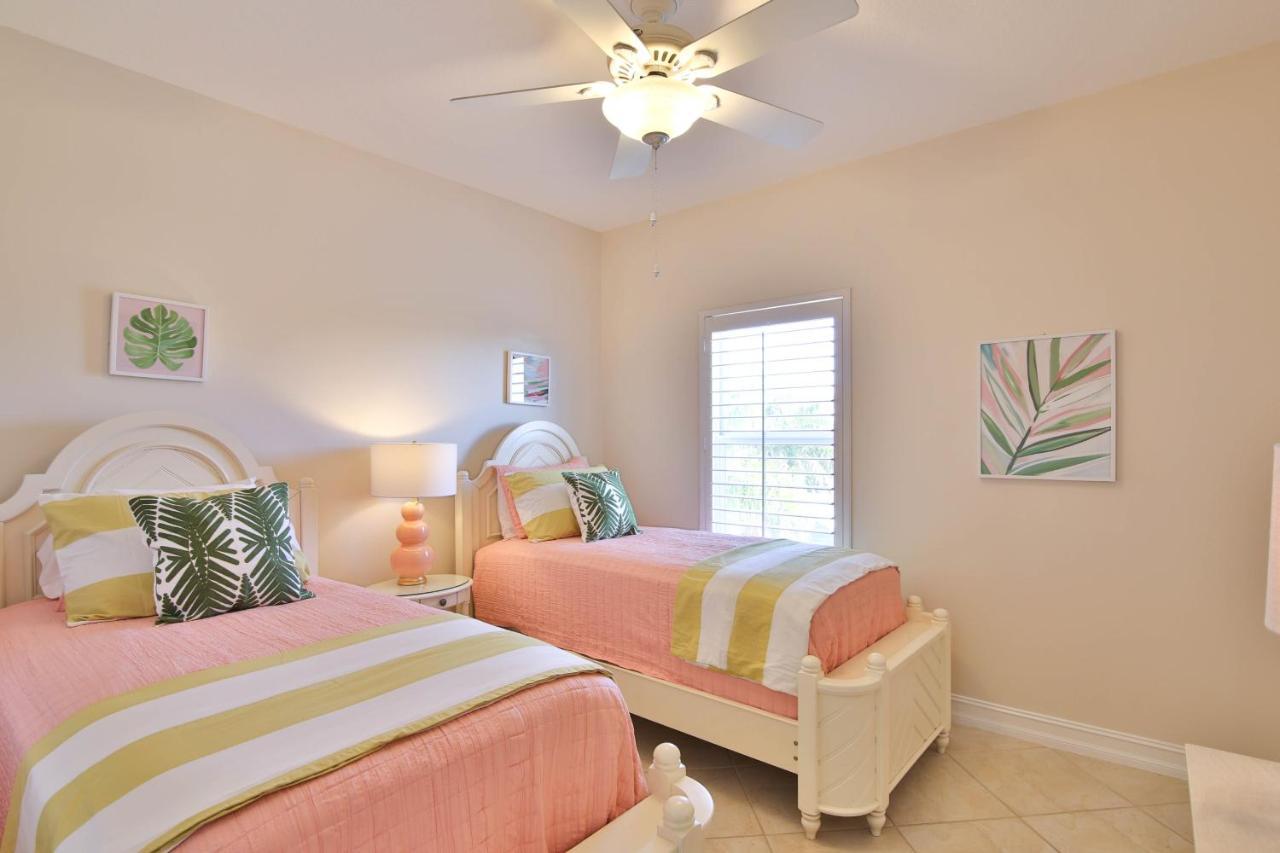 Luxury Waterfront With A Heated Pool And *