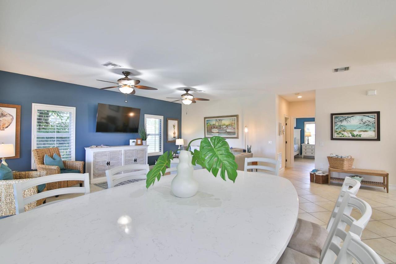Holiday home Luxury Waterfront With A Heated Pool And