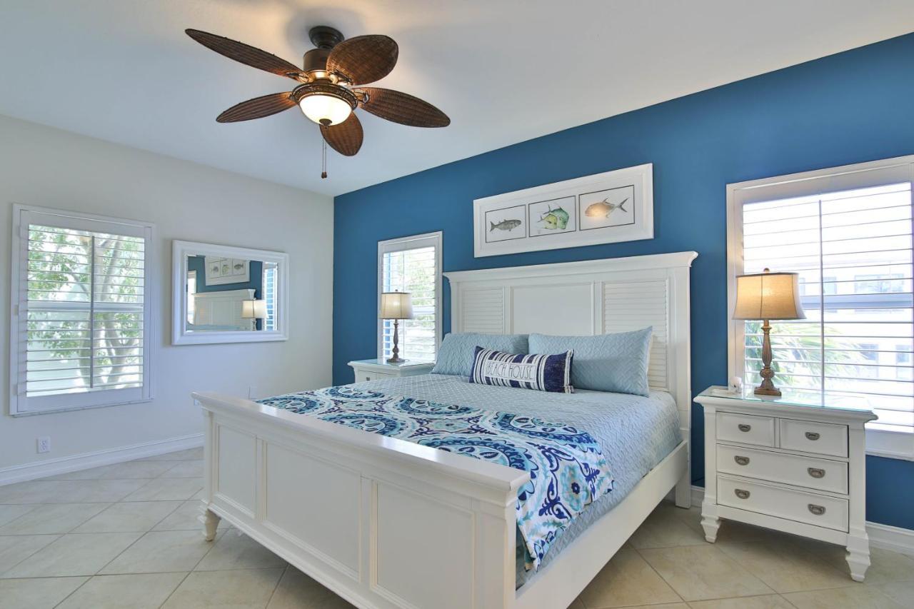 Luxury Waterfront With A Heated Pool And