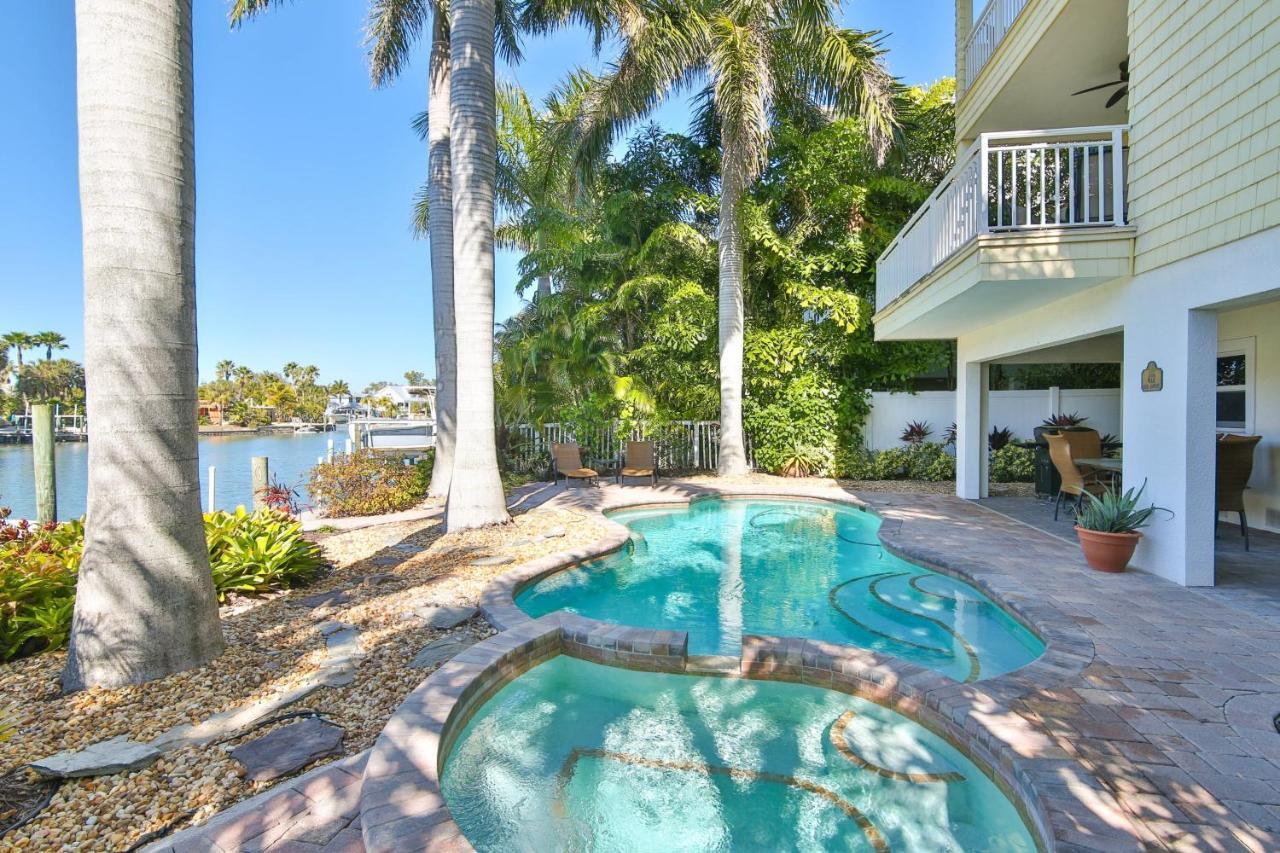 Luxury Waterfront With A Heated Pool And *