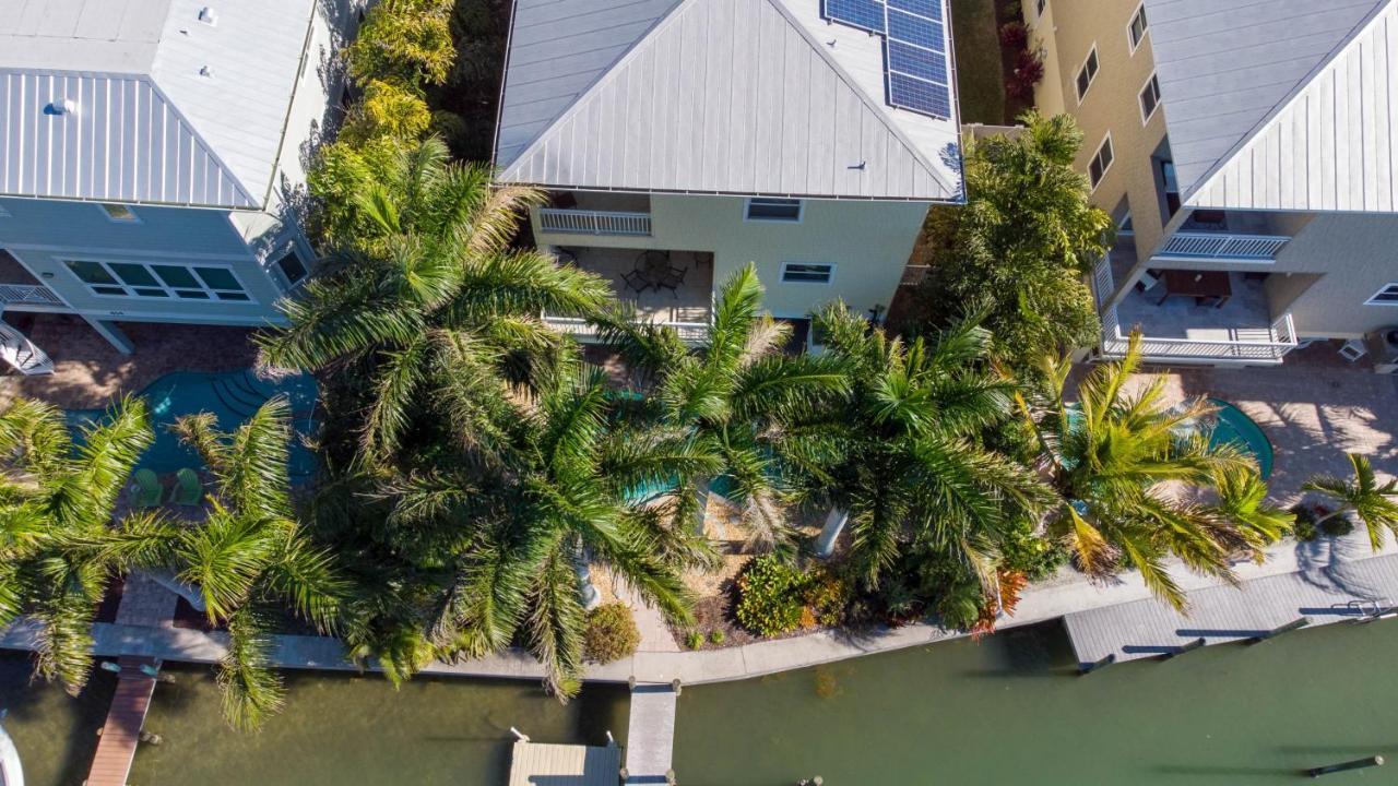 Luxury Waterfront With A Heated Pool And