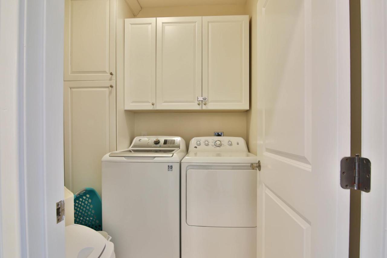 Holiday home Luxury Waterfront With A Heated Pool And