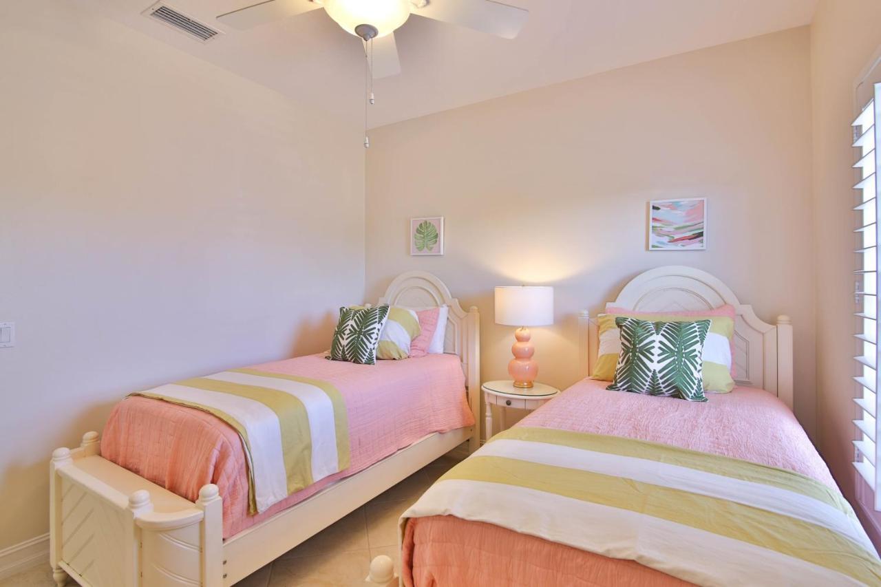 Luxury Waterfront With A Heated Pool And Holiday home Anna Maria