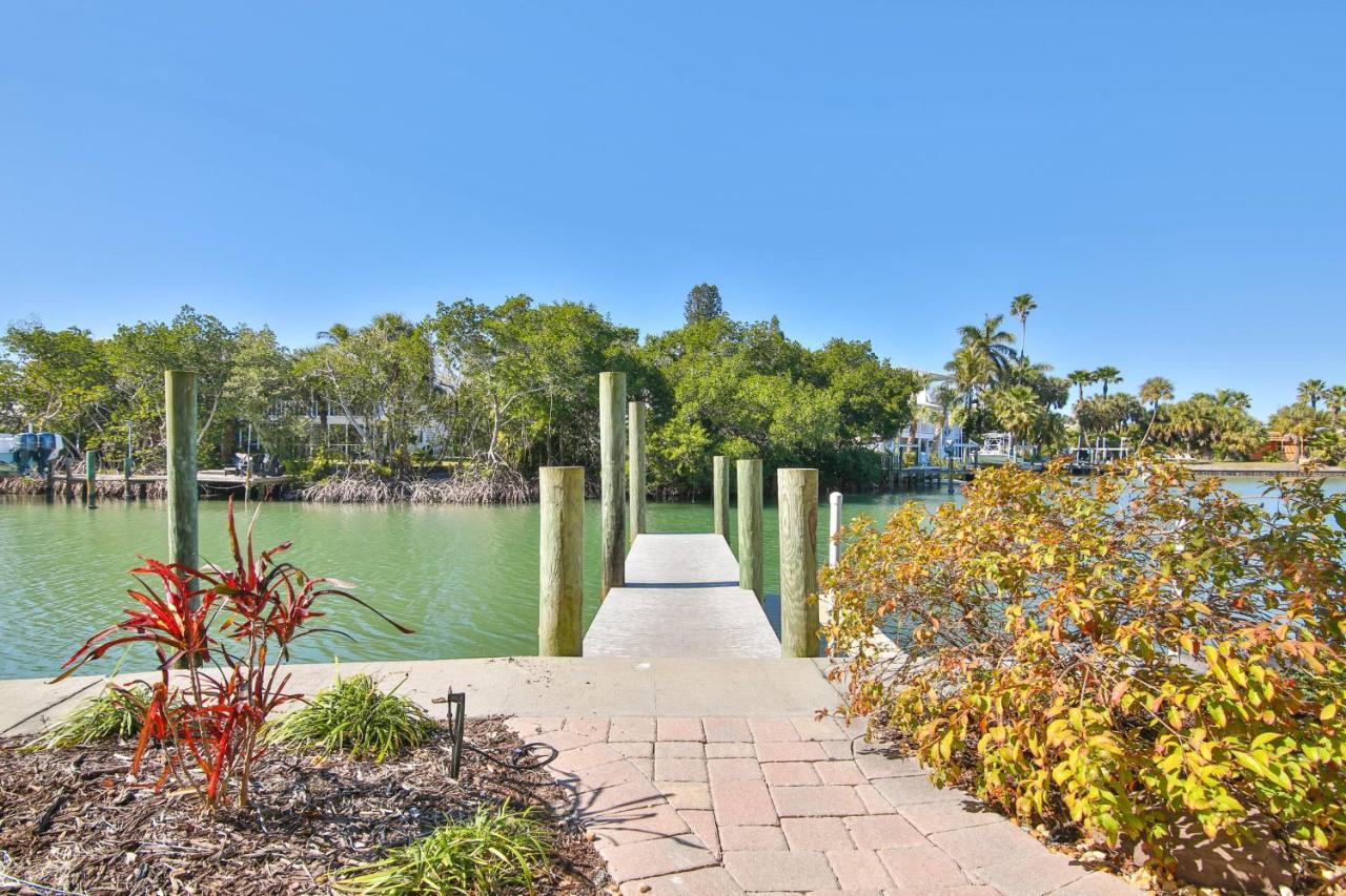 Holiday home Luxury Waterfront With A Heated Pool And
