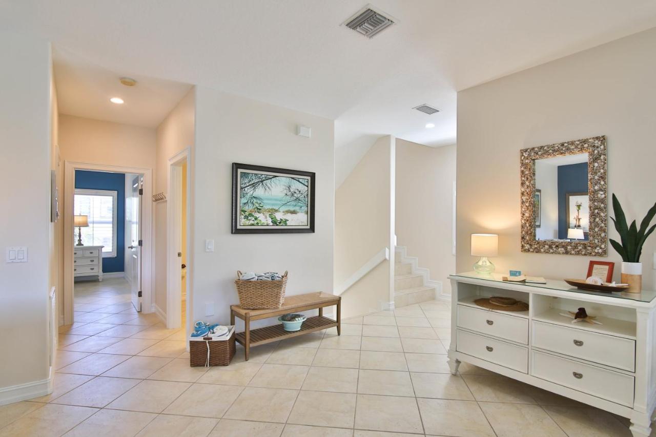 Luxury Waterfront With A Heated Pool And Holiday home