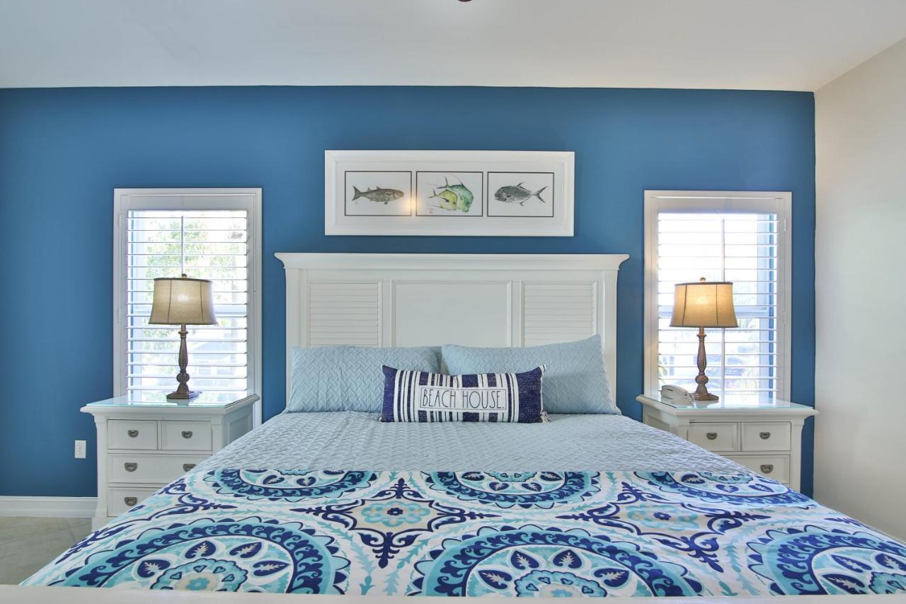 Luxury Waterfront With A Heated Pool And *
