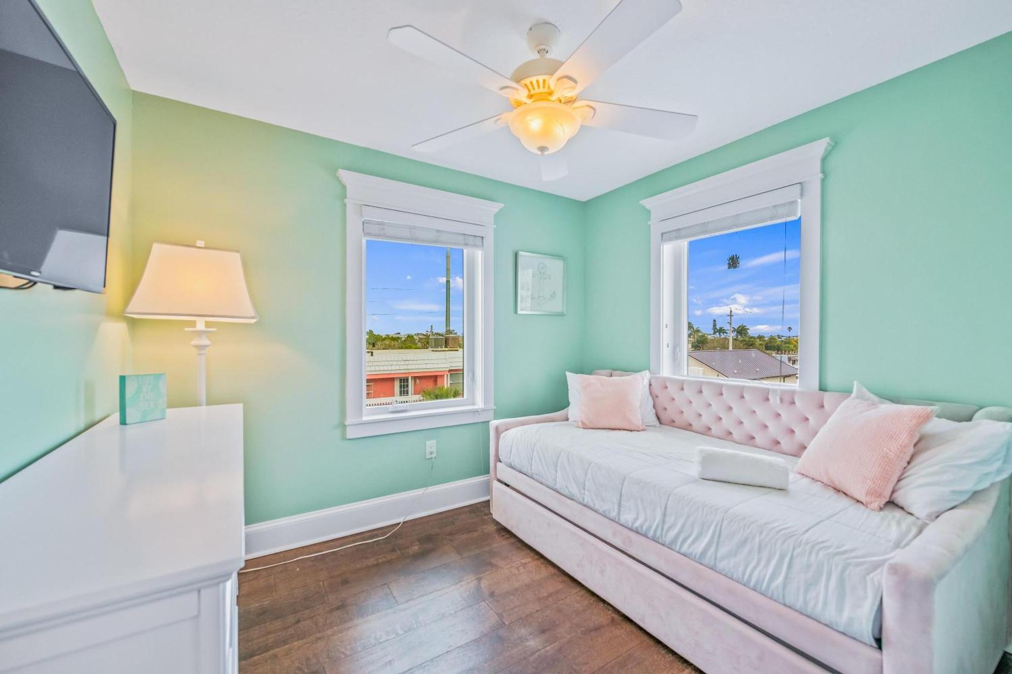 Sunset Paradise Holiday home
