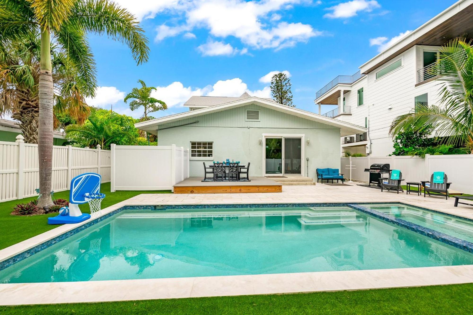 Holiday home A Charming On Elm Anna Maria