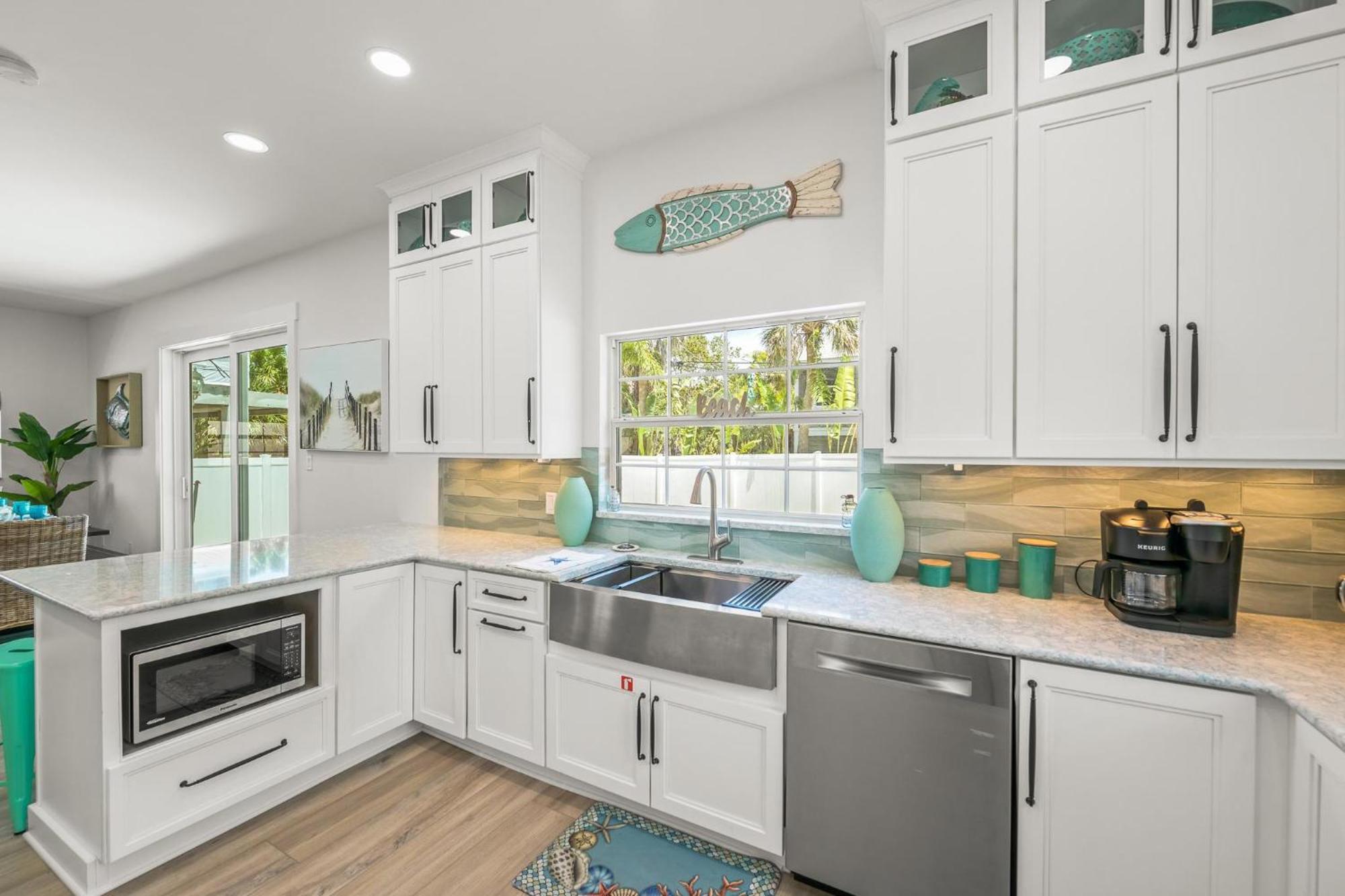 A Charming On Elm * Anna Maria