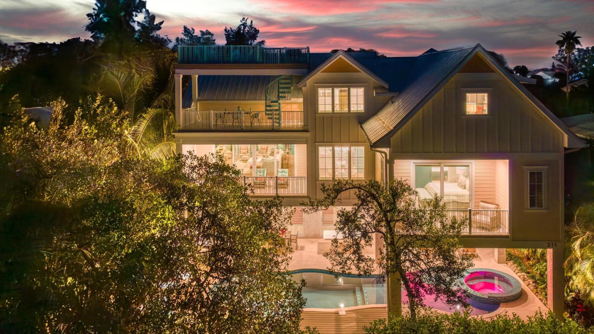 A La Mode - 211 Holiday home *