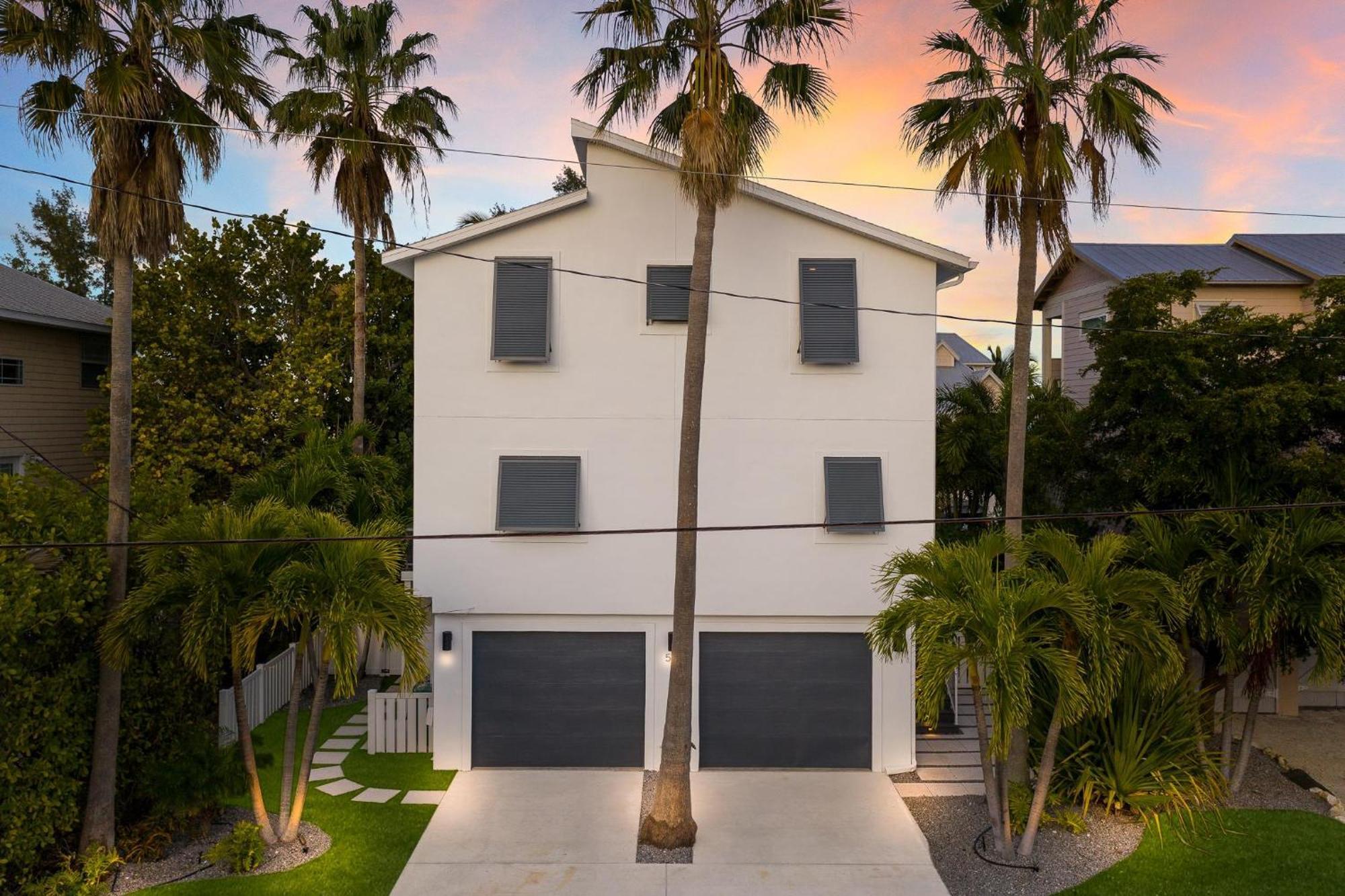 Coconut Palm Paradise *