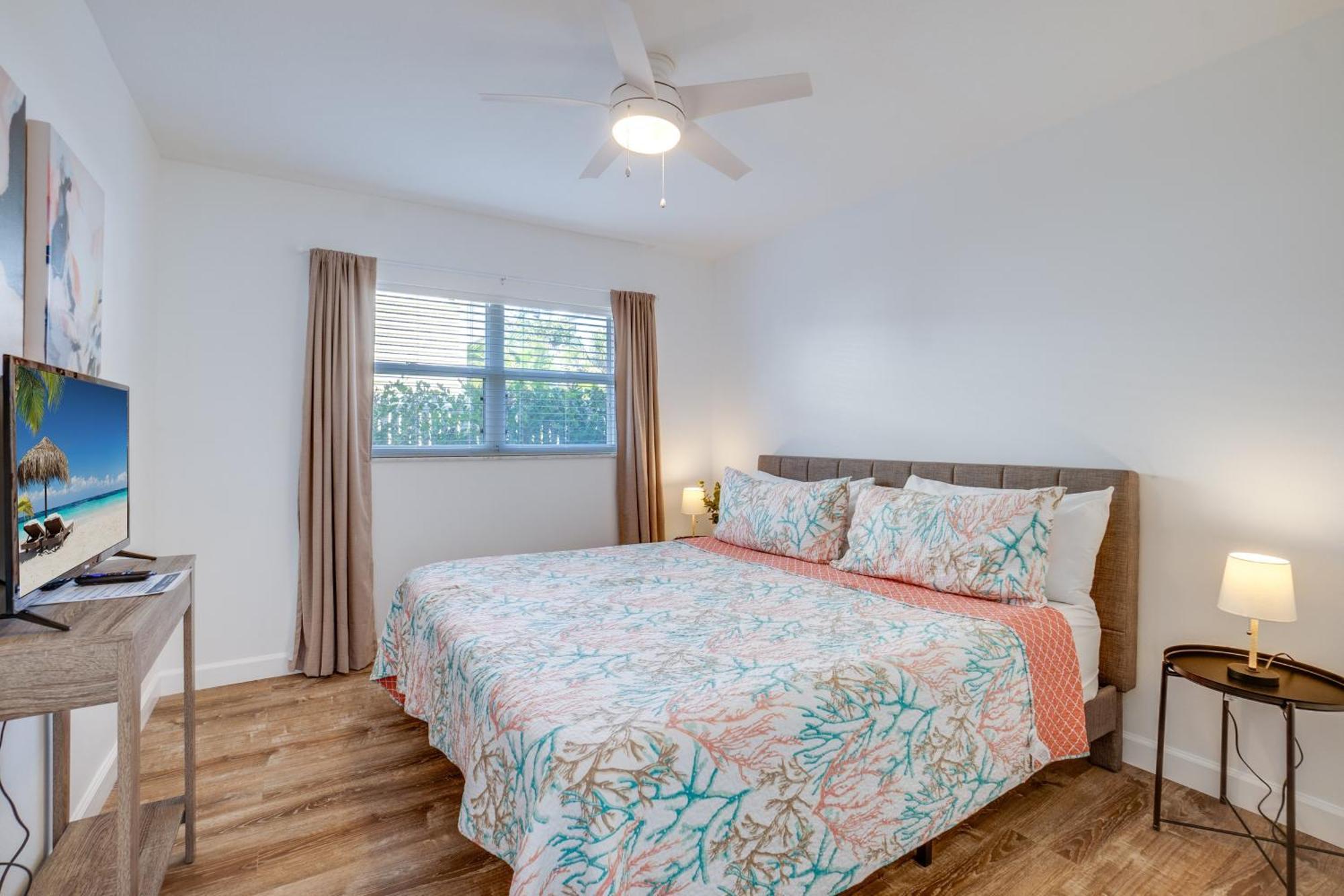 Two-unit On Ami, 40 Steps To Entrance Anna Maria