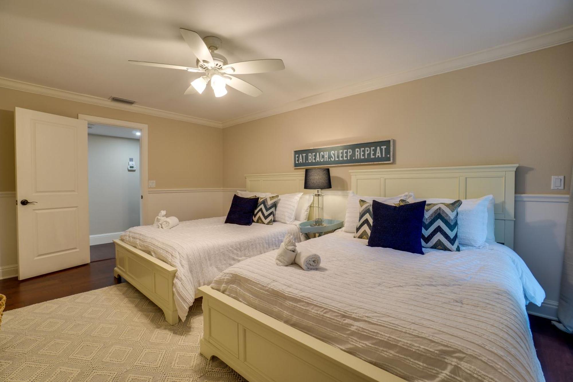 Golf Cart Included! Waterfront With Private Boat Dock Heated Pool And Game
