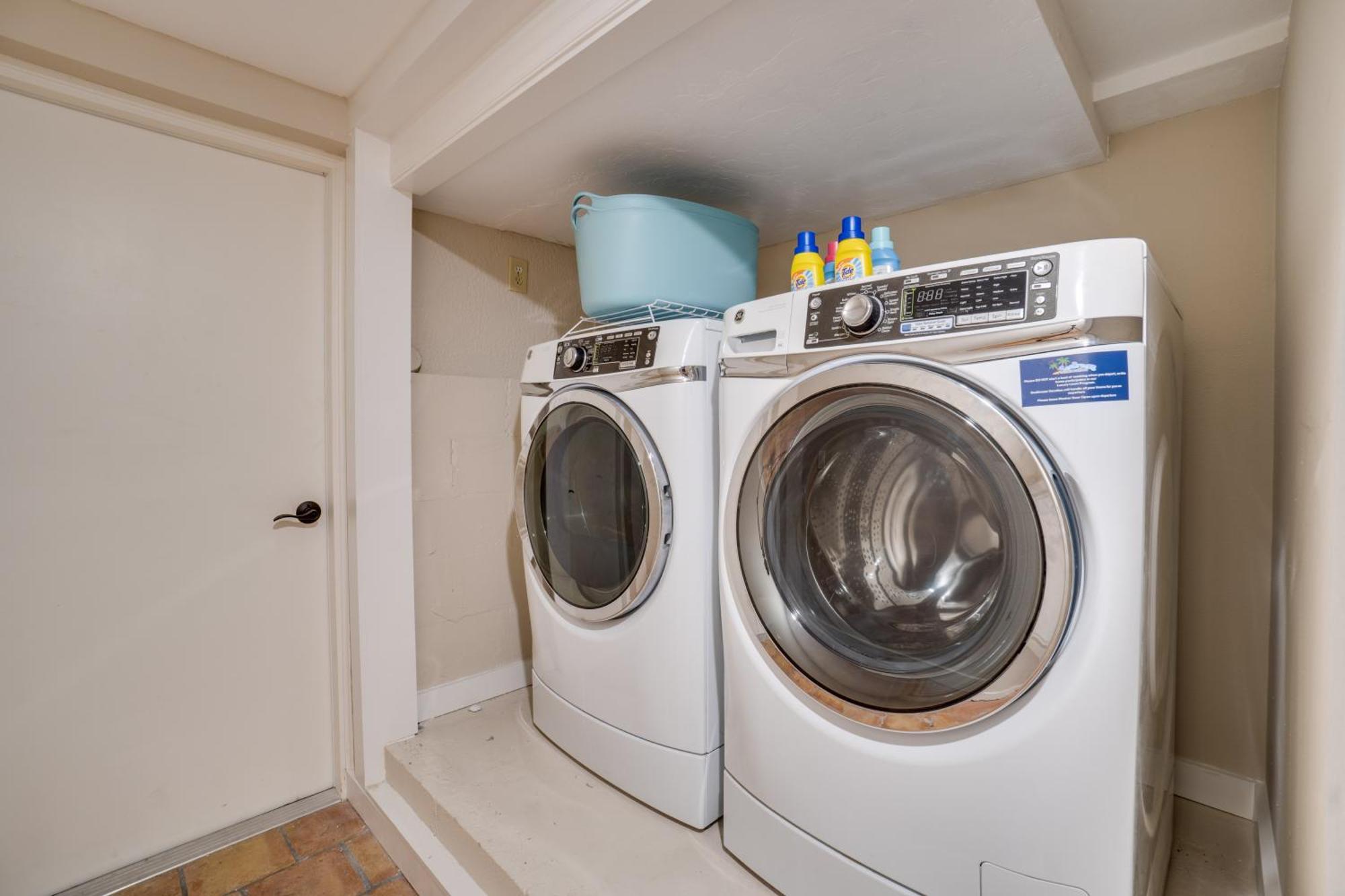Holiday home Golf Cart Included! Waterfront With Private Boat Dock Heated Pool And Game Anna Maria