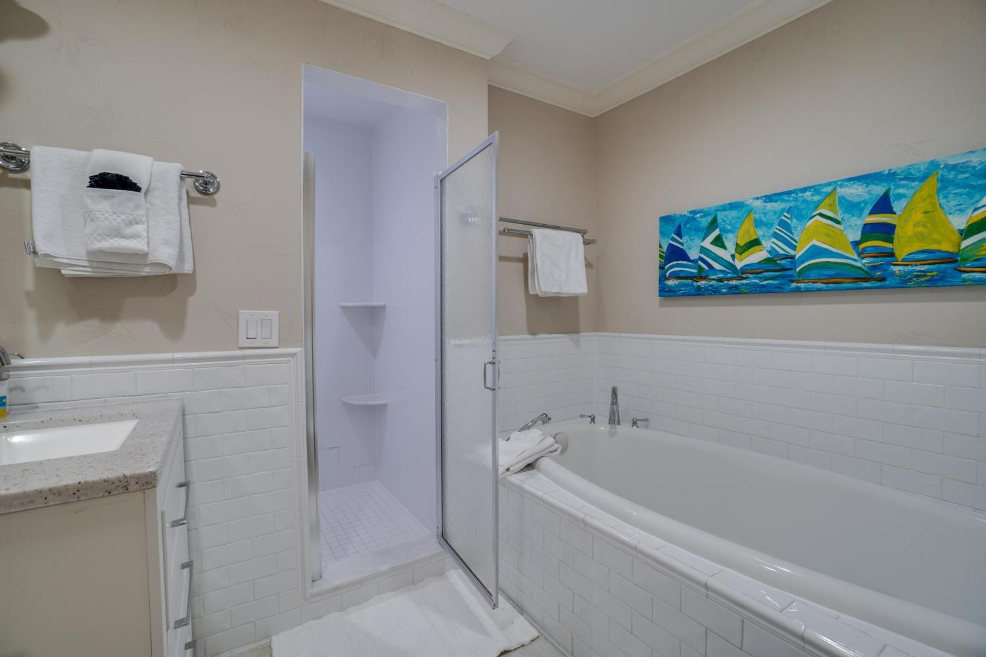 Holiday home Golf Cart Included! Waterfront With Private Boat Dock Heated Pool And Game Anna Maria