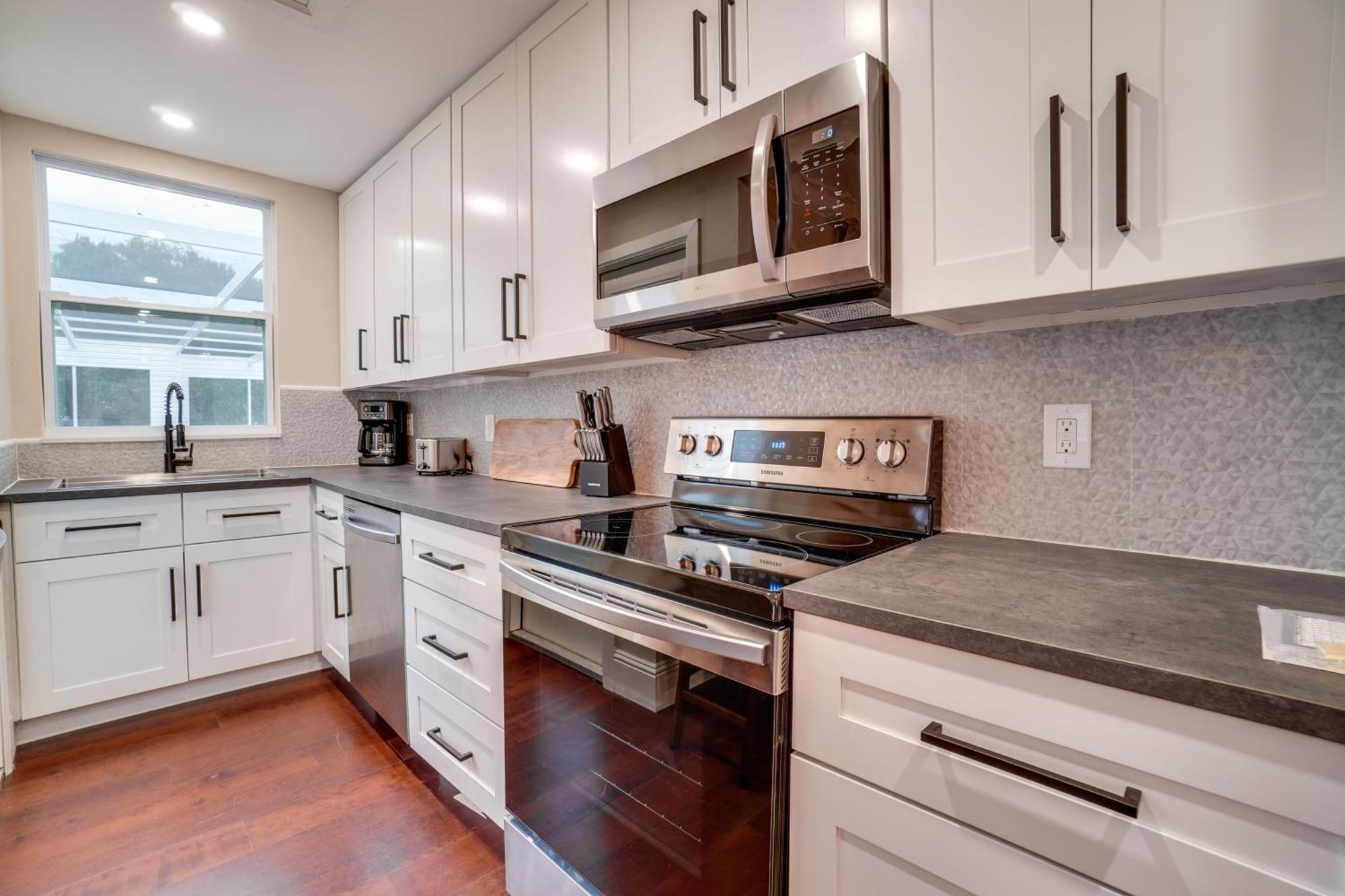 Holiday home Golf Cart Included! Waterfront With Private Boat Dock Heated Pool And Game