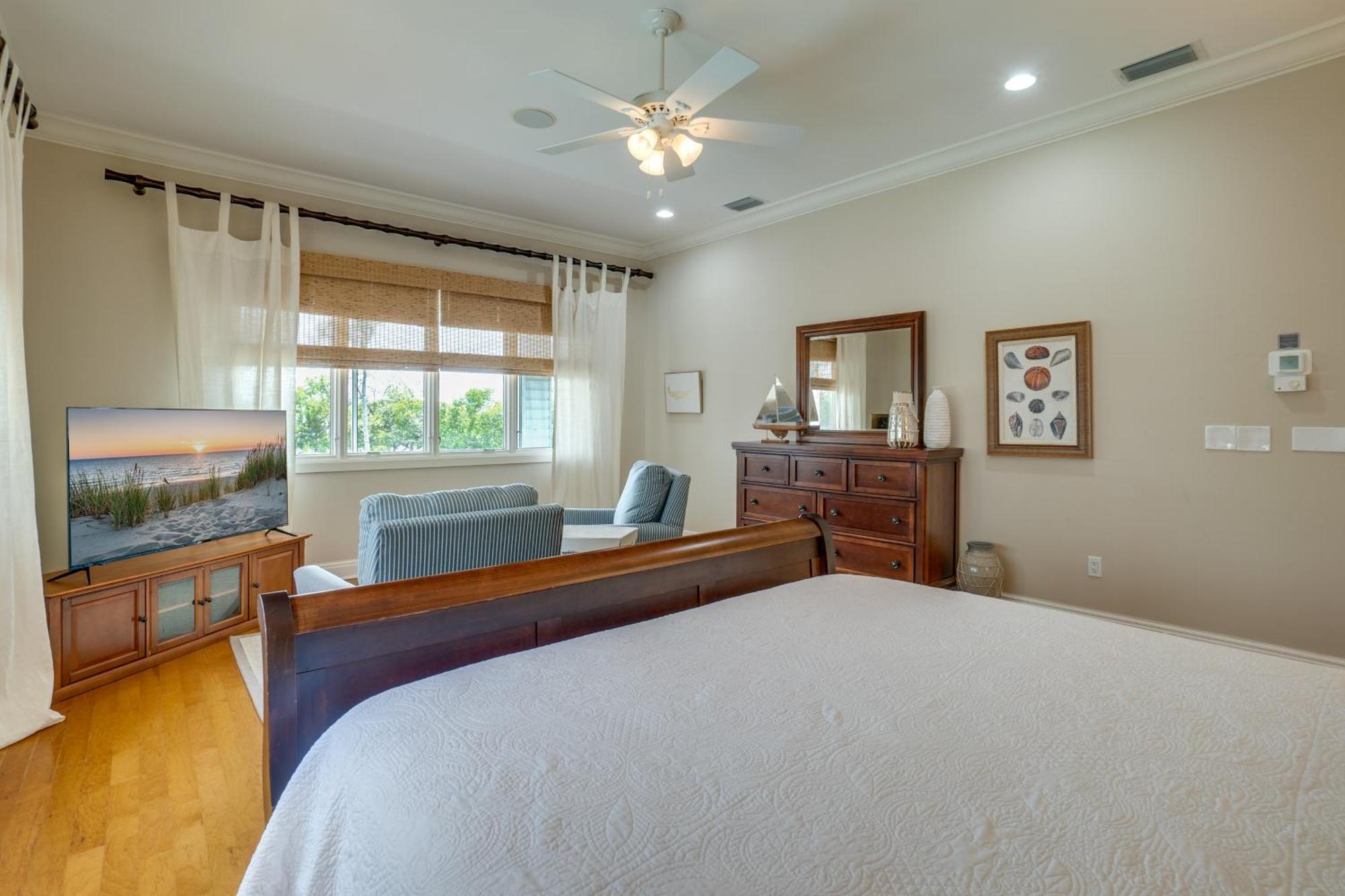 Golf Cart Included! Waterfront With Private Boat Dock Heated Pool And Game