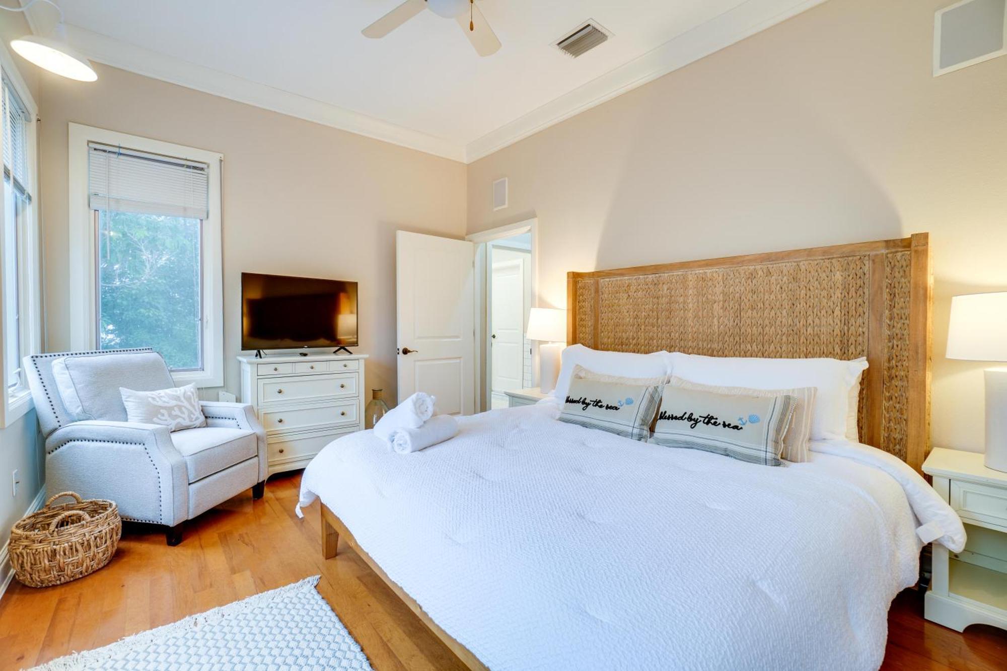 Golf Cart Included! Waterfront With Private Boat Dock Heated Pool And Game