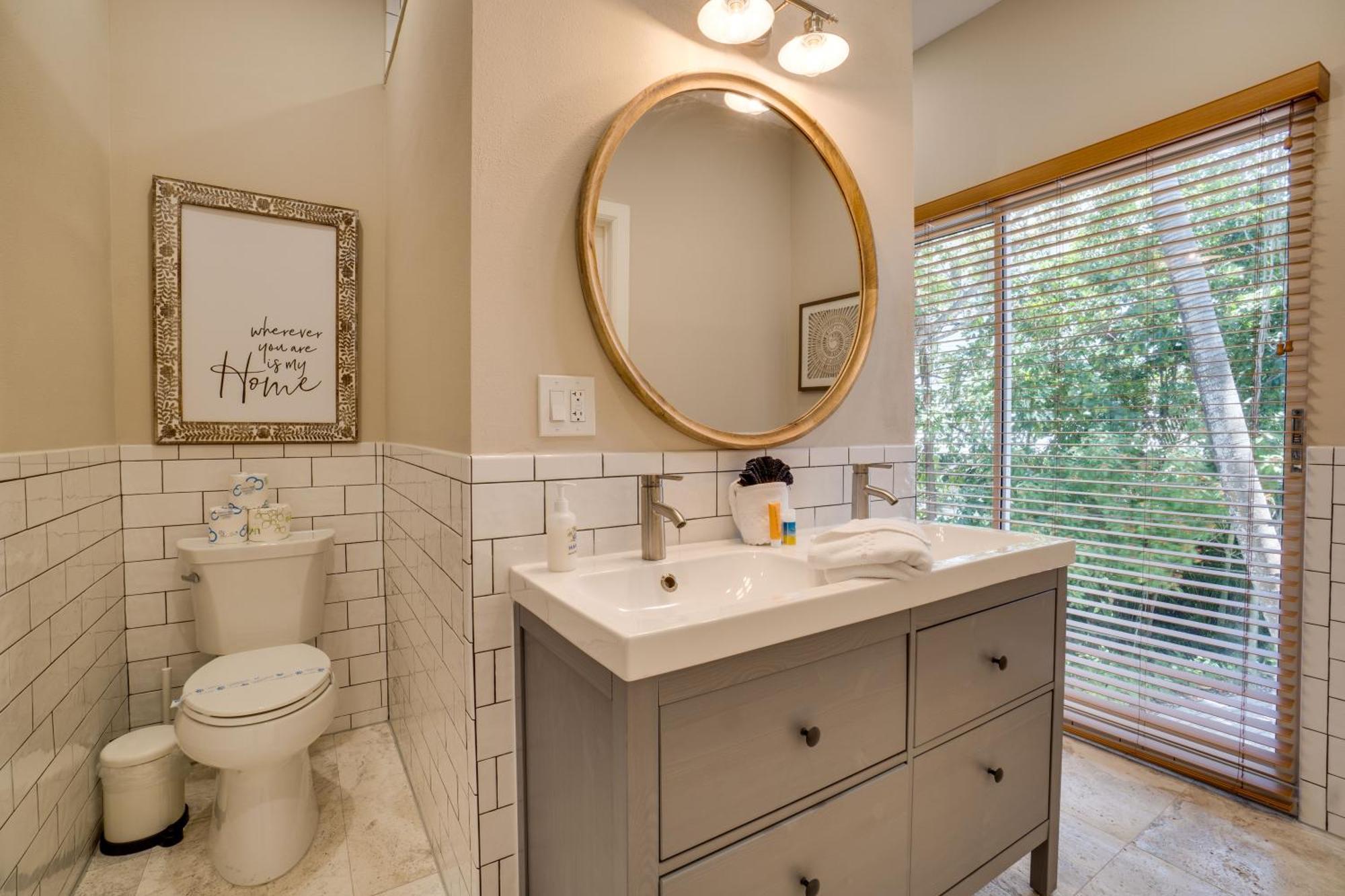 Holiday home Golf Cart Included! Waterfront With Private Boat Dock Heated Pool And Game Anna Maria