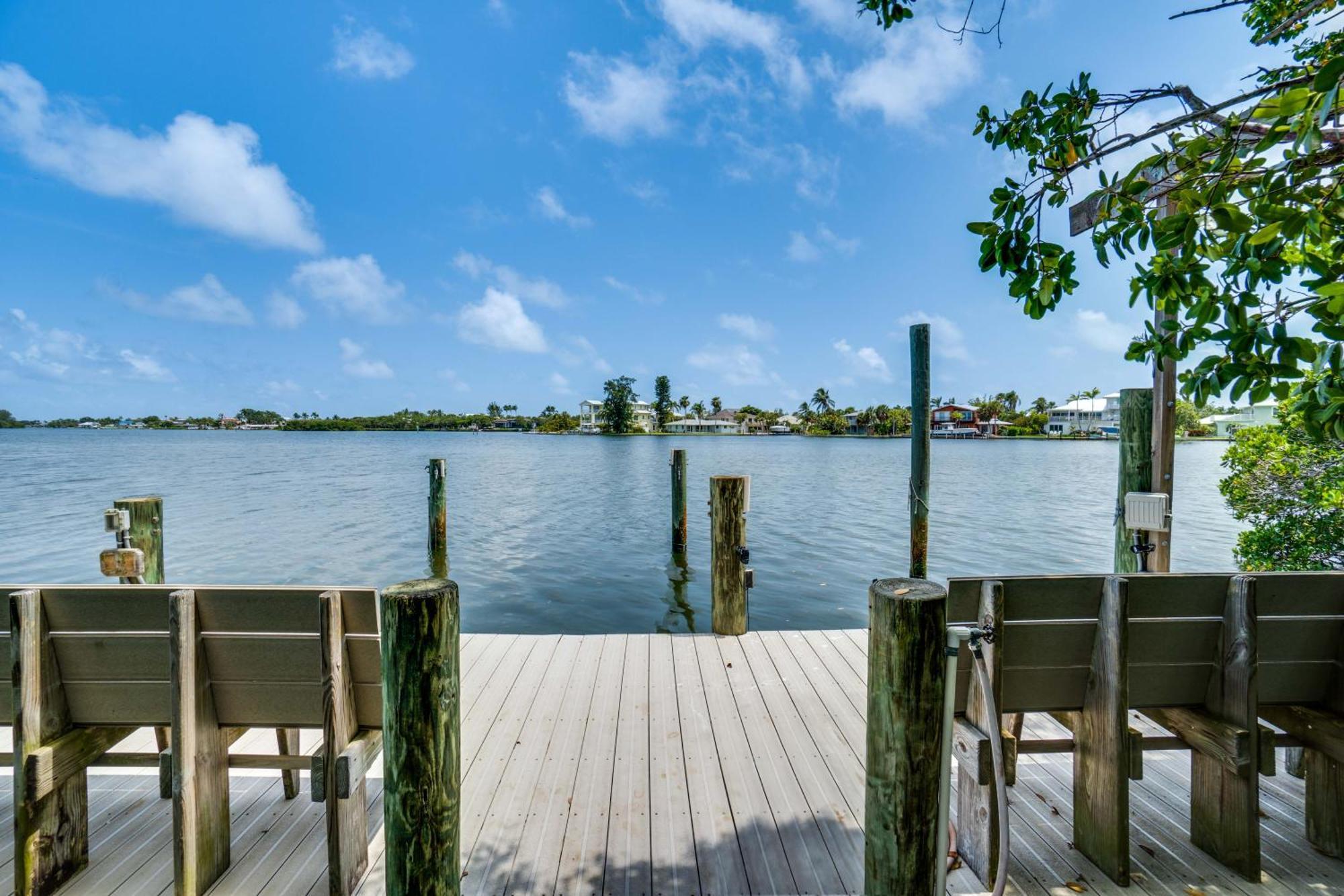 Holiday home Golf Cart Included! Waterfront With Private Boat Dock Heated Pool And Game