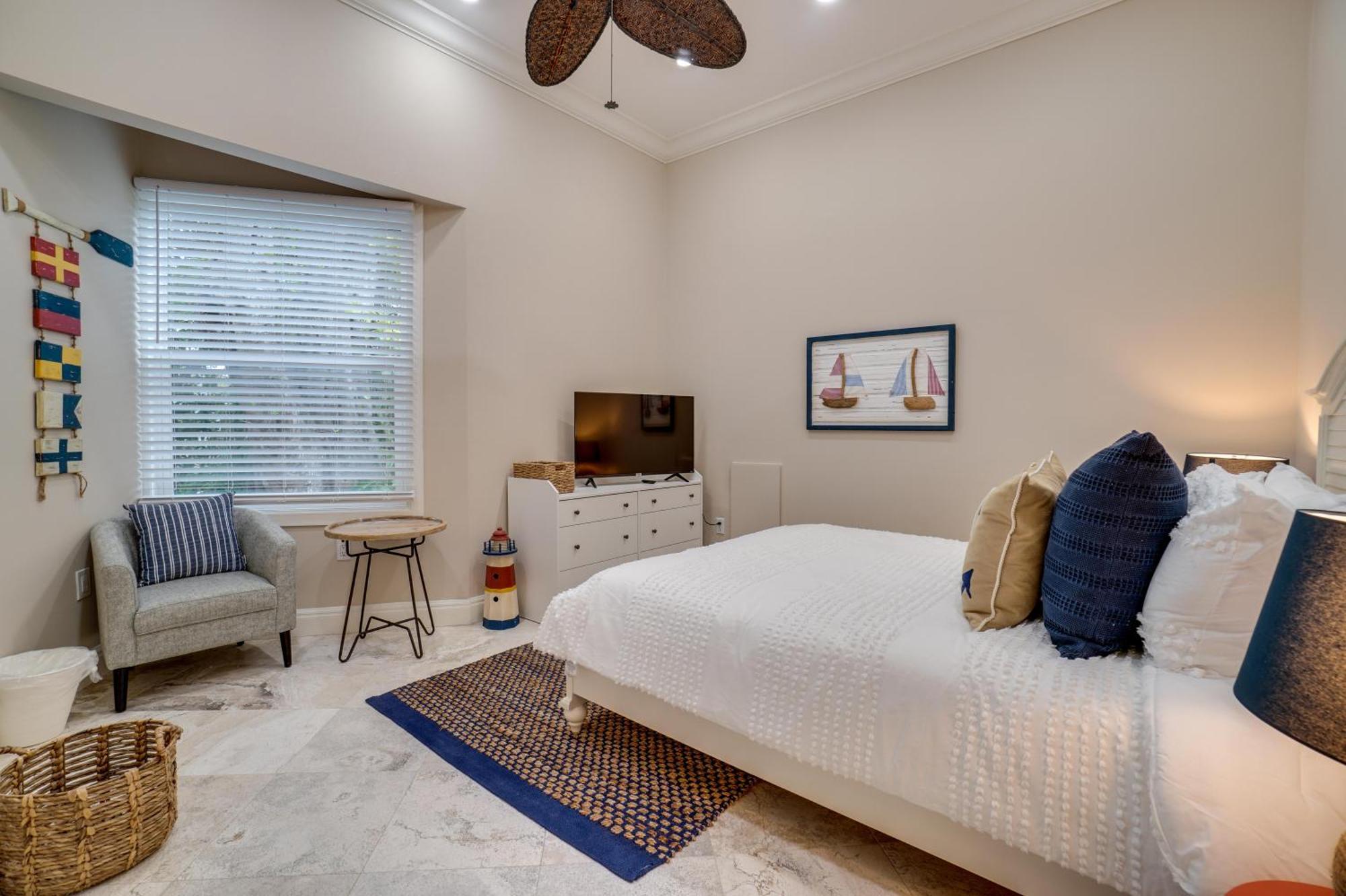 Golf Cart Included! Waterfront With Private Boat Dock Heated Pool And Game