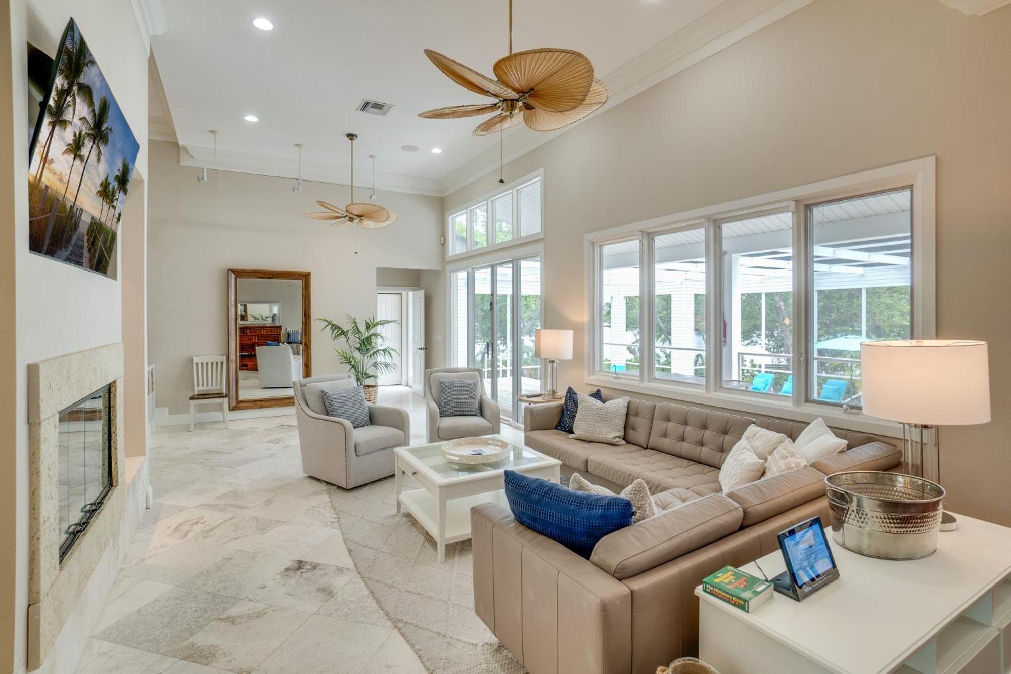 Holiday home Golf Cart Included! Waterfront With Private Boat Dock Heated Pool And Game