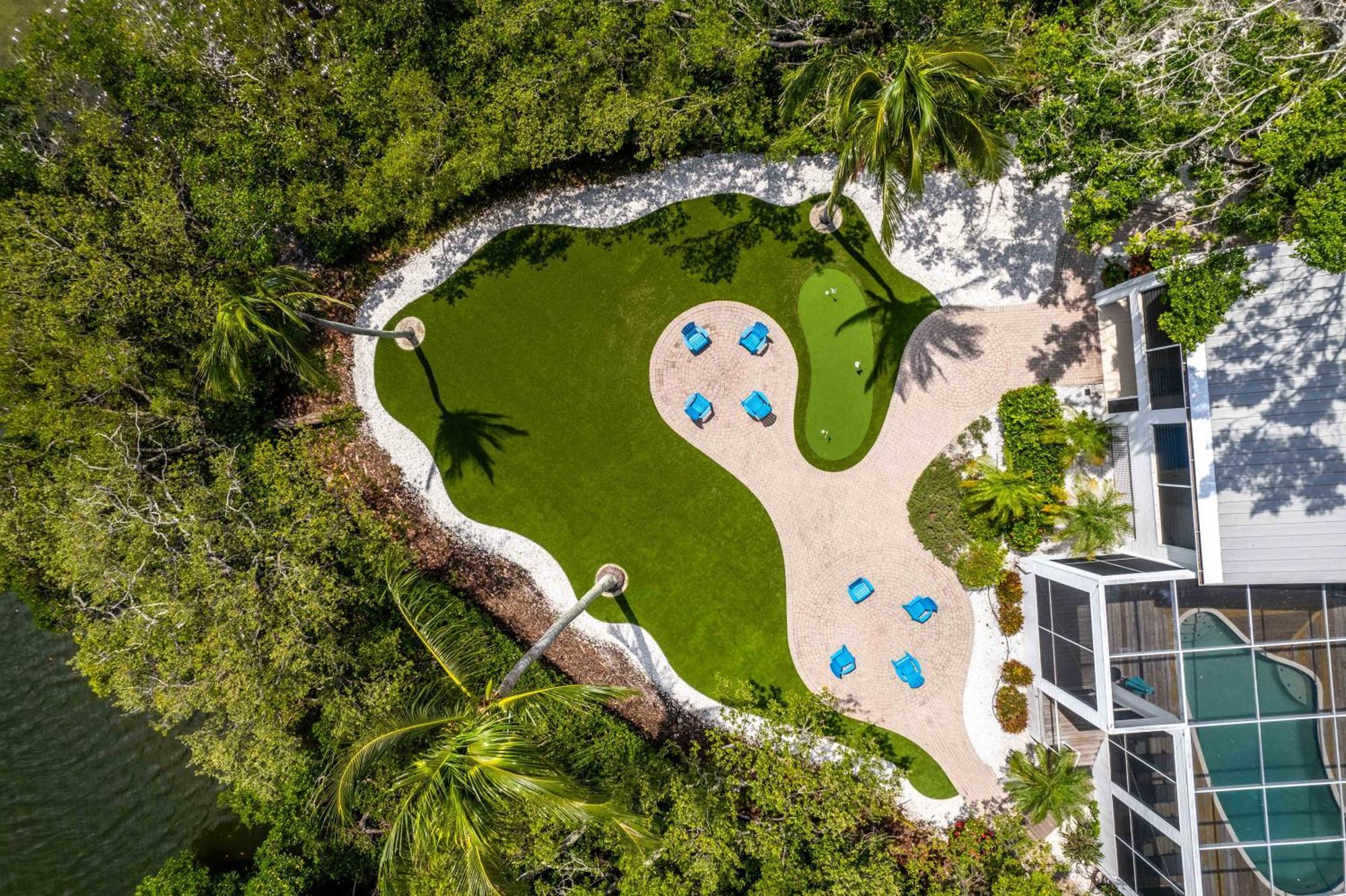 Holiday home Golf Cart Included! Waterfront With Private Boat Dock Heated Pool And Game Anna Maria