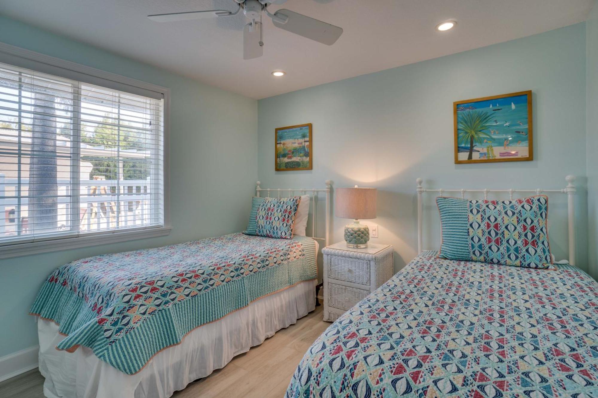 1 Min Walk To And Private Heated Pool And Anna Maria