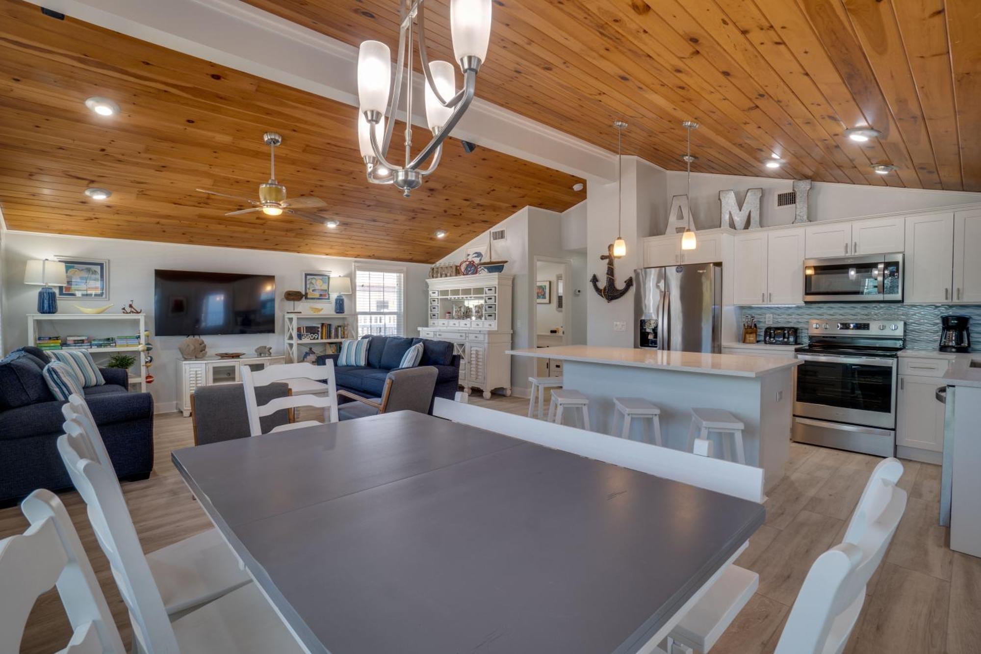 1 Min Walk To And Private Heated Pool And Anna Maria