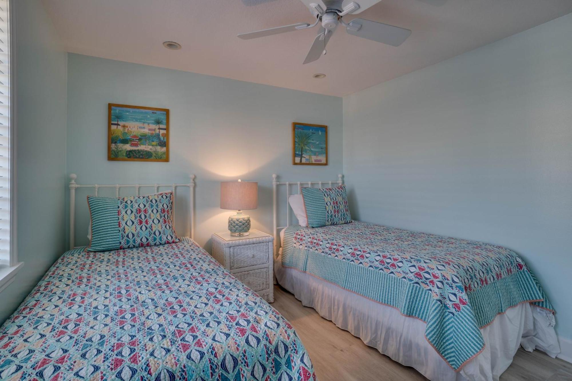 1 Min Walk To And Private Heated Pool And Anna Maria