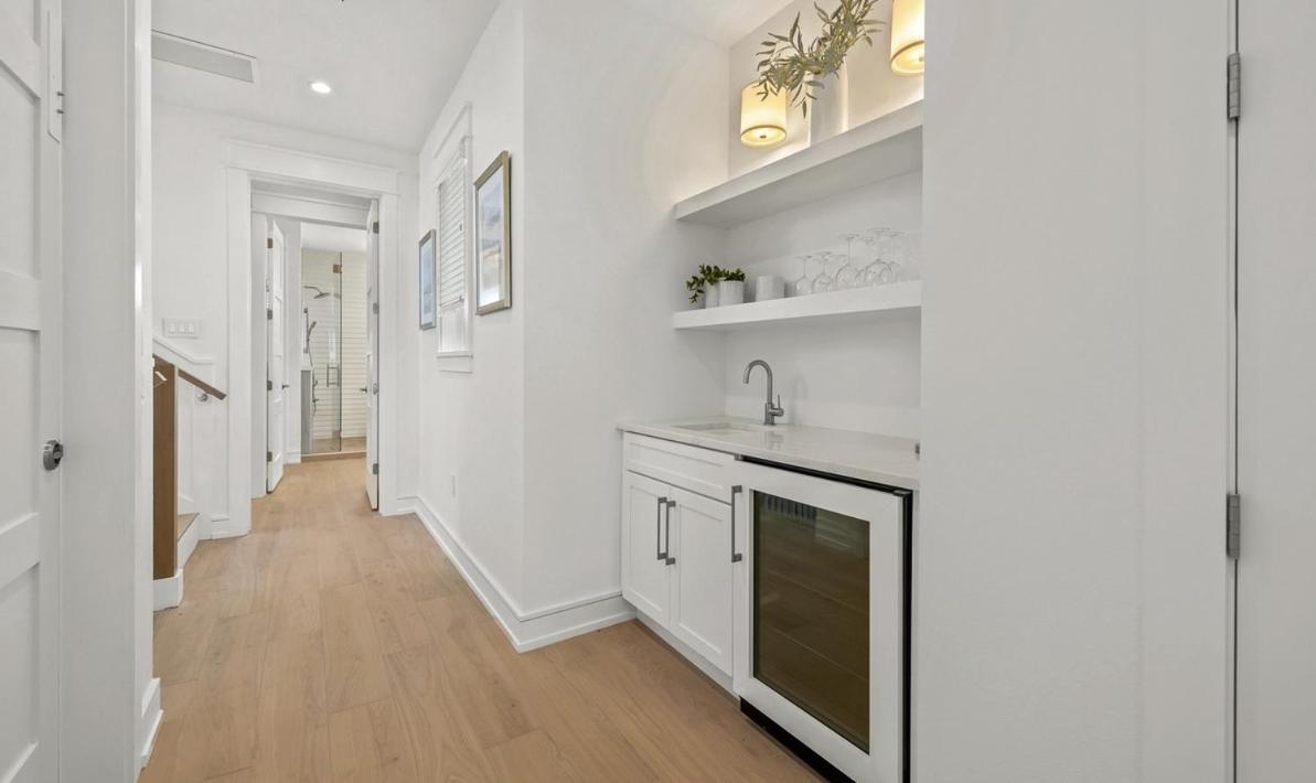 Holiday home From Dusk 'til Dune, Gorgeous 5 Beds, 5,5 Baths On The Canal And Steps Away From The Beach! *