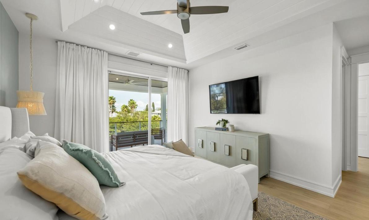 From Dusk 'til Dune, Gorgeous 5 Beds, 5,5 Baths On The Canal And Steps Away From The Beach! * Anna Maria