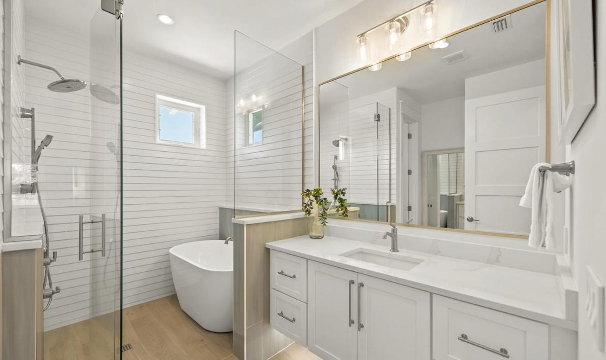 Holiday home From Dusk 'til Dune, Gorgeous 5 Beds, 5,5 Baths On The Canal And Steps Away From The Beach! Anna Maria