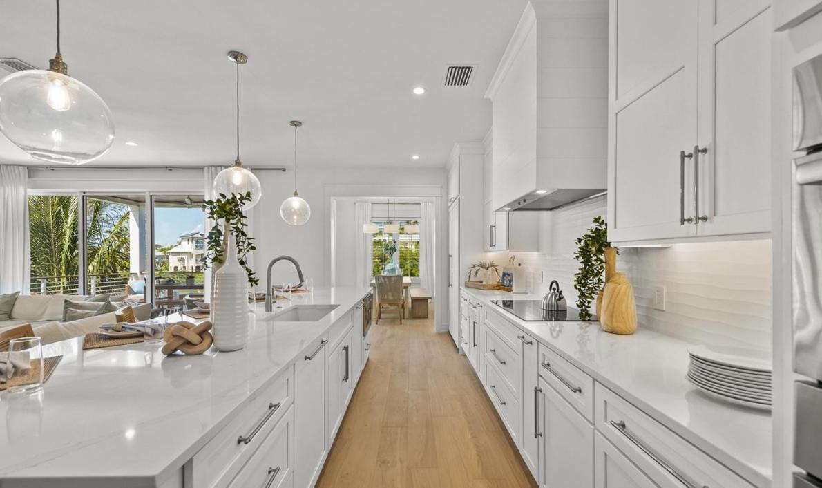 Holiday home From Dusk 'til Dune, Gorgeous 5 Beds, 5,5 Baths On The Canal And Steps Away From The Beach!