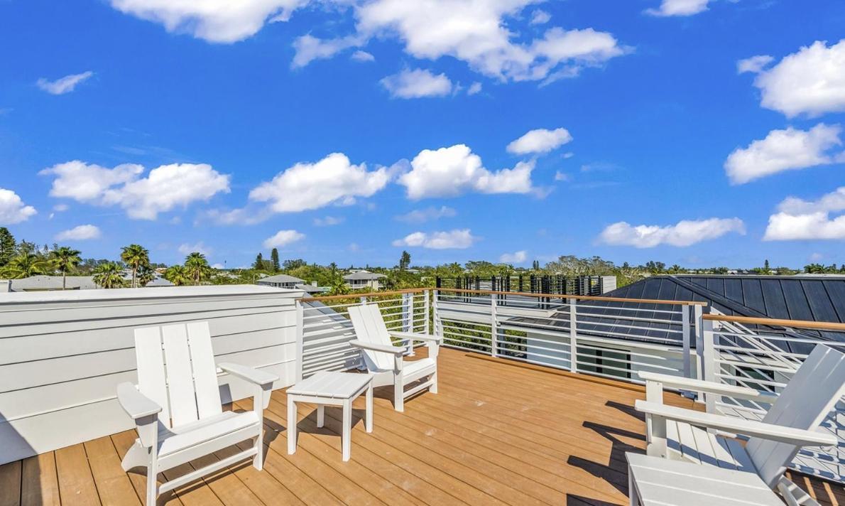 From Dusk 'til Dune, Gorgeous 5 Beds, 5,5 Baths On The Canal And Steps Away From The Beach! * Anna Maria