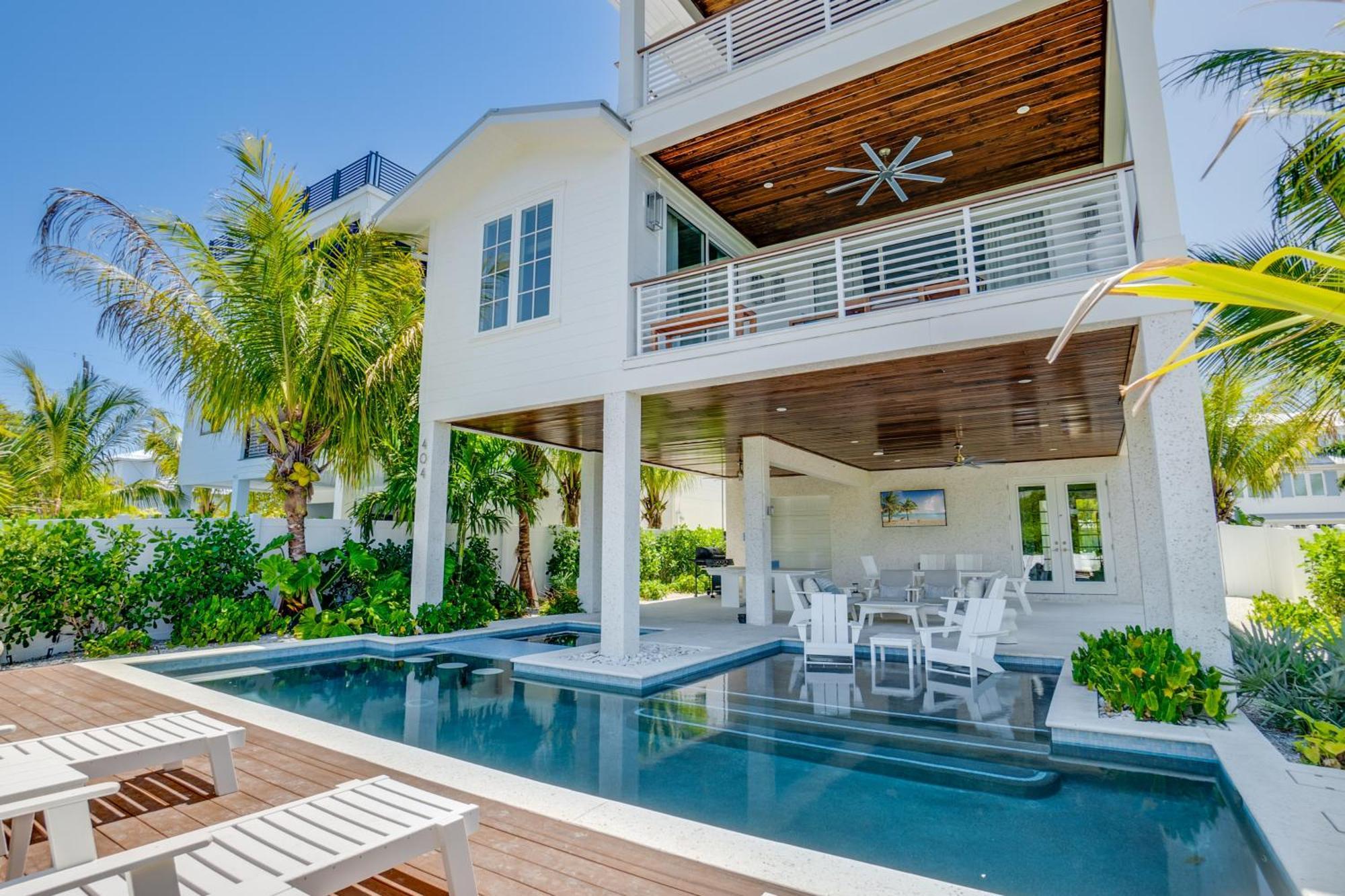 From Dusk 'til Dune, Gorgeous 5 Beds, 5,5 Baths On The Canal And Steps Away From The Beach! Anna Maria