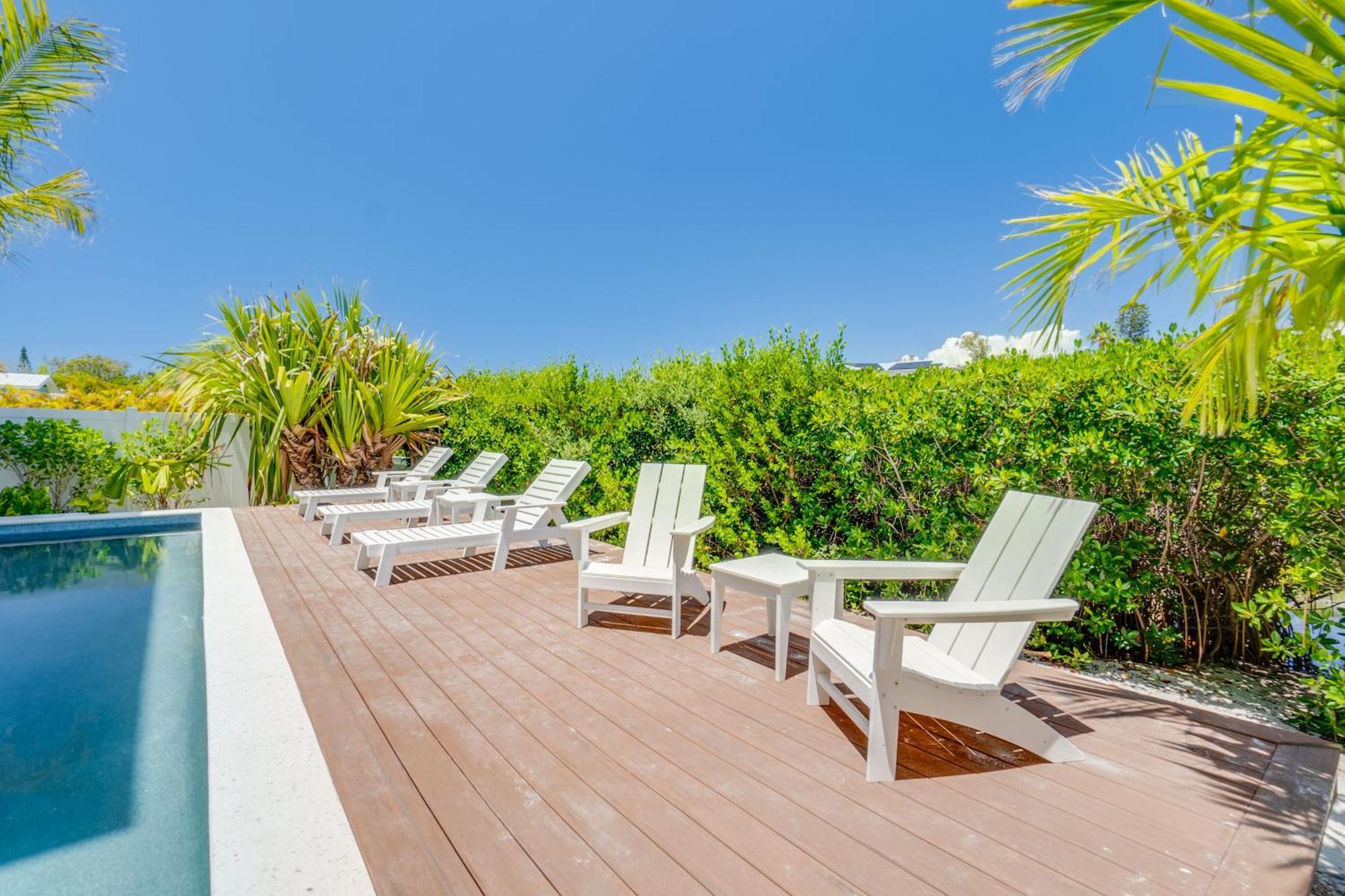 From Dusk 'til Dune, Gorgeous 5 Beds, 5,5 Baths On The Canal And Steps Away From The Beach! * Anna Maria
