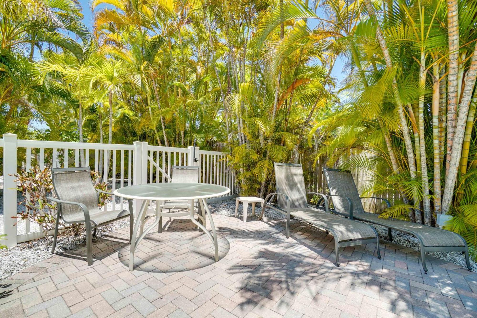 Holiday home Soak In The Sun With A Large Heated Pool *