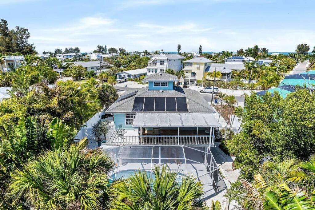 Isla Living, 3 Bed, Canal, Pool *