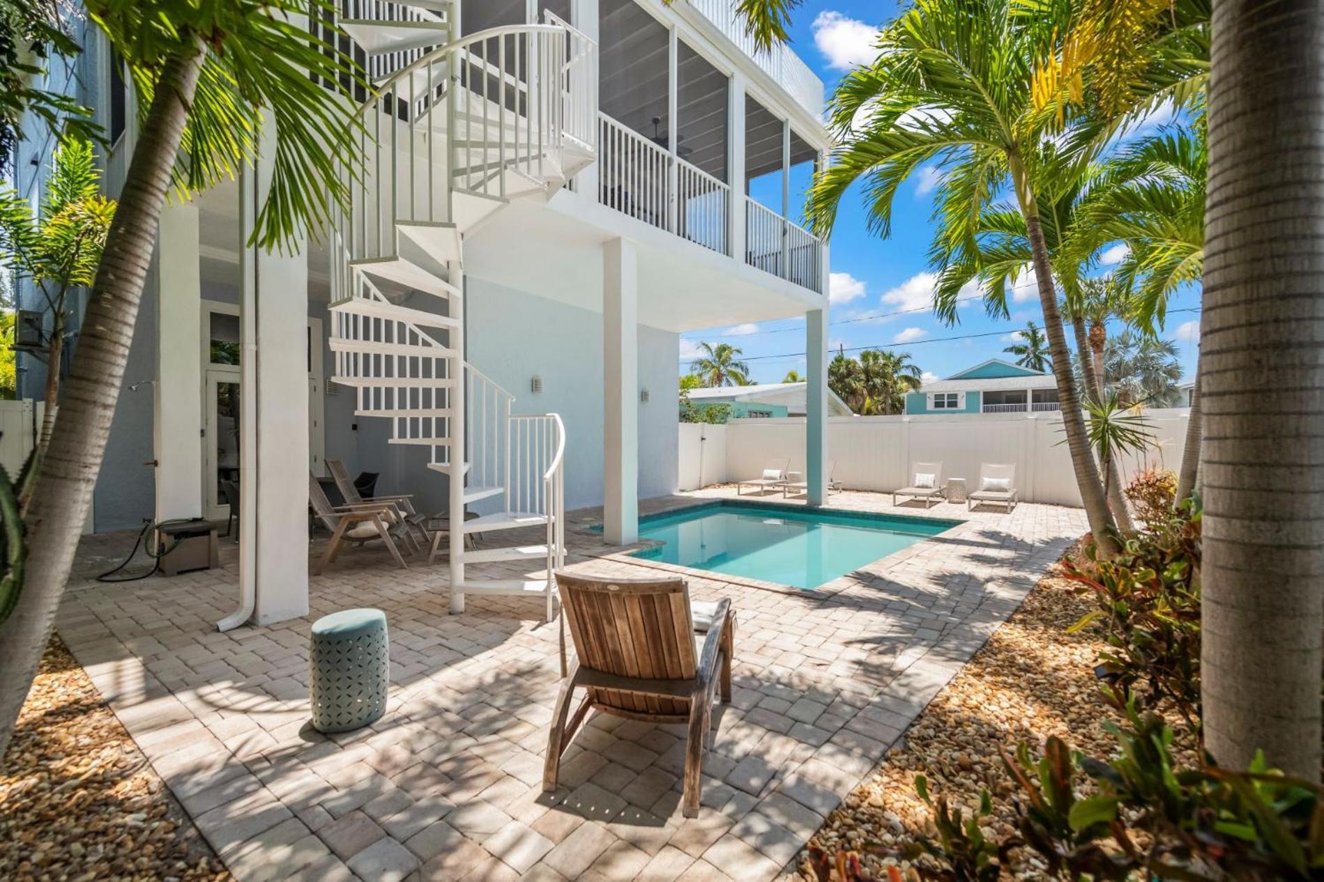 Points Hideaway - Beautiful Wstunning Sunsetwater Views On Bean Point Pool Bar Foosball