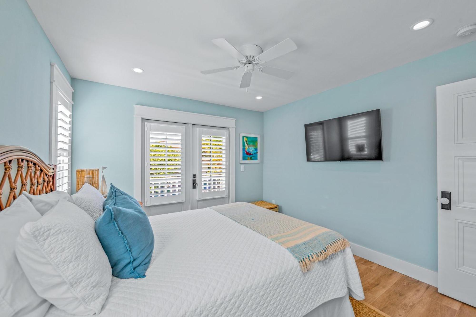 Three Little Birds - A Newly Completely Renovated Waterfront Luxury With Gulf Of Mexico Views Holiday home